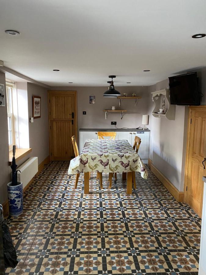 Ivy House, Three Bed Cottage, Parking Garden