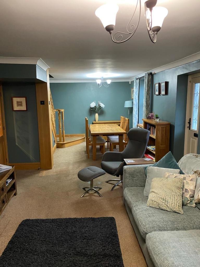 Ivy House, Three Bed Cottage, Parking Garden *